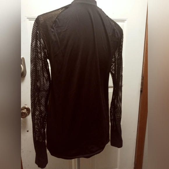 Fabletics mesh top - Picture 3 of 4